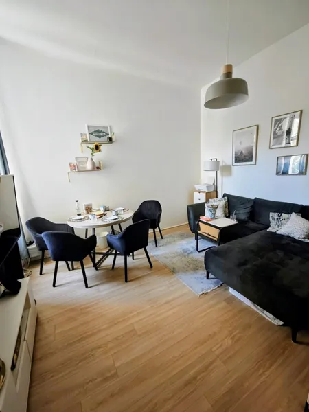 Befristet auf 1 Jahr: Möbilierte 1.5 Zimmerwohnung am Volkspark Wilmersdorf — photo 1